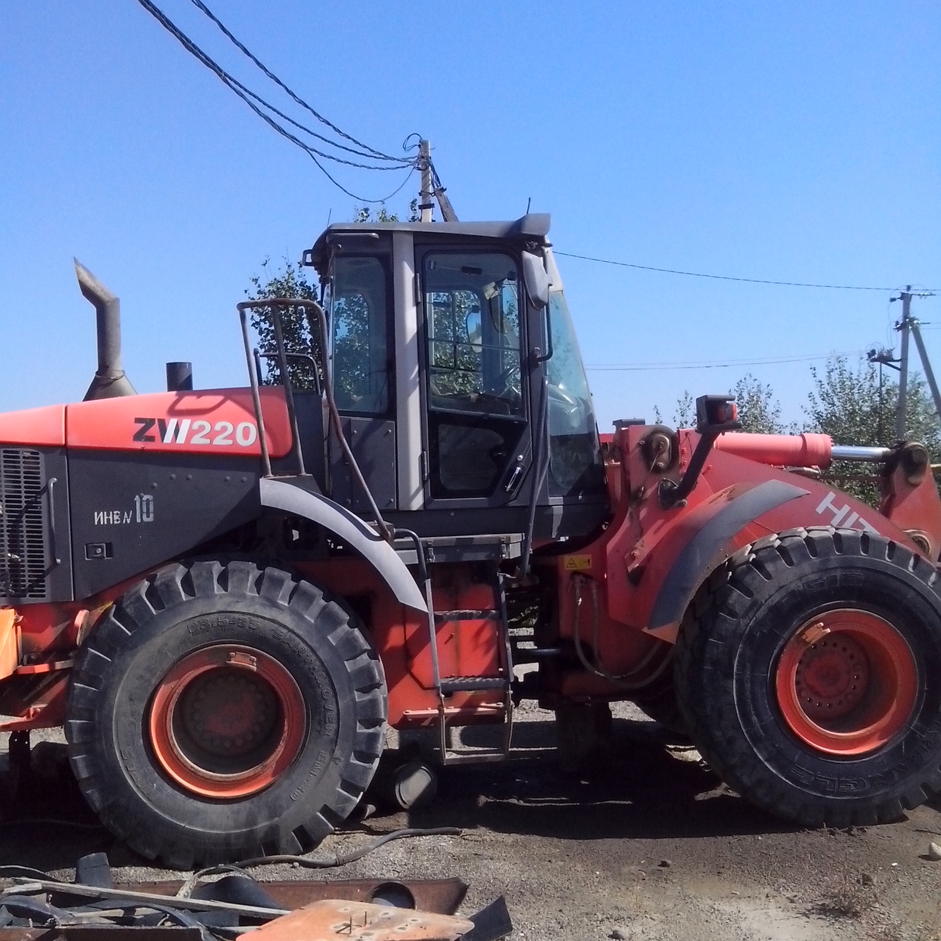 Погрузчик Хитачи220, год 2007, наработка 16690 м/ч
