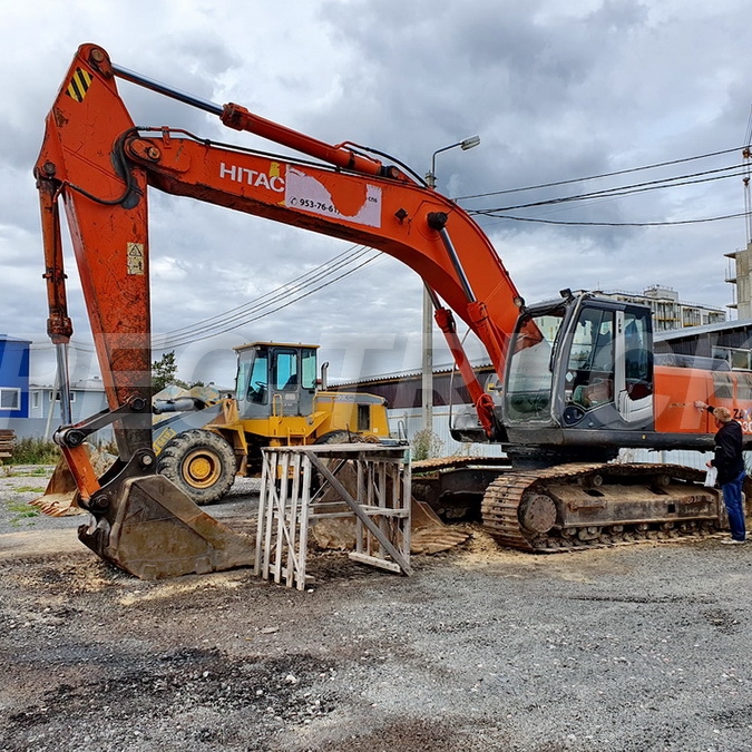 Экскаватор гусеничный HITACHI ZX330LC-3