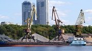Поставка гранитного и высокопрочного щебня водным транспортом в октябре 2025 года